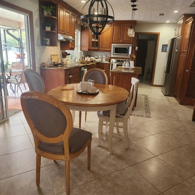 Building Photo - 6101 Palmetto Dr