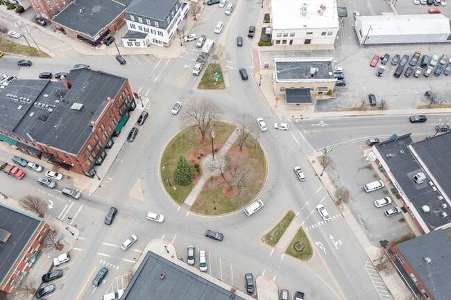 Building Photo - 13 Summer St