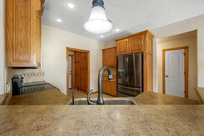 Building Photo - 1202 Hershel Dr