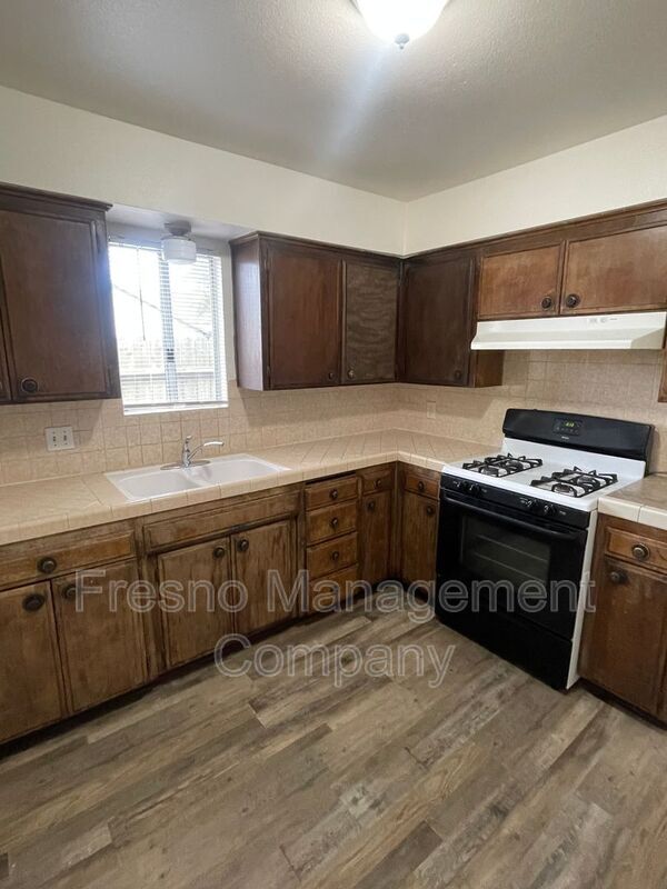 Primary Photo - 4033 N Milburn Ave