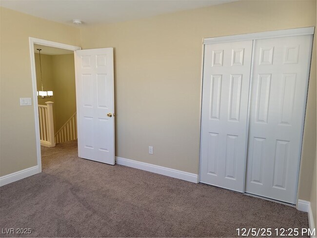 Building Photo - 5921 Royal Castle Ln