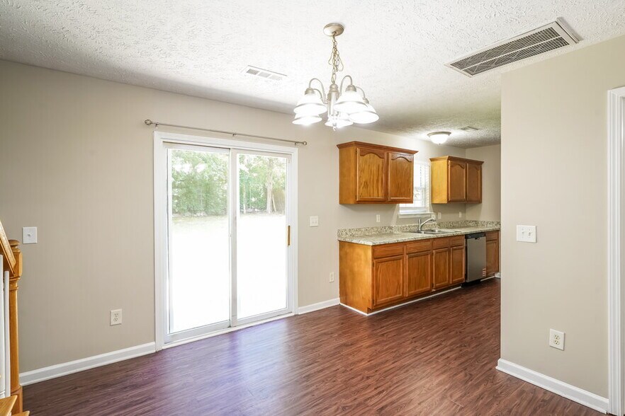 Building Photo - 3525 Mt View Ridge Dr