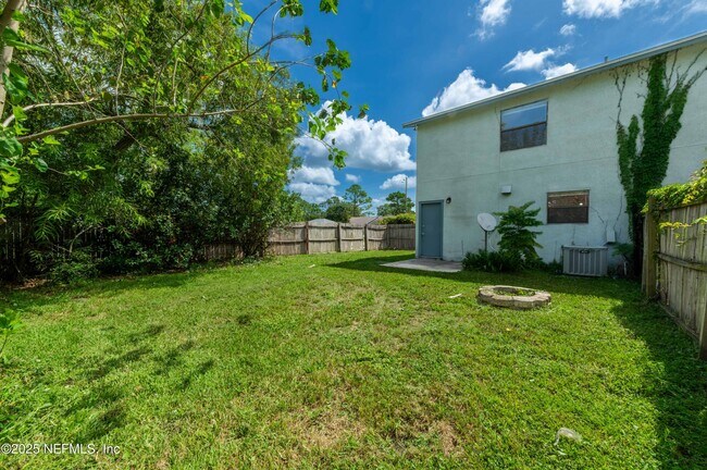 Building Photo - 890 Hibiscus St