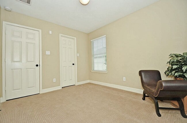 Building Photo - 12225 Medina Lake Dr