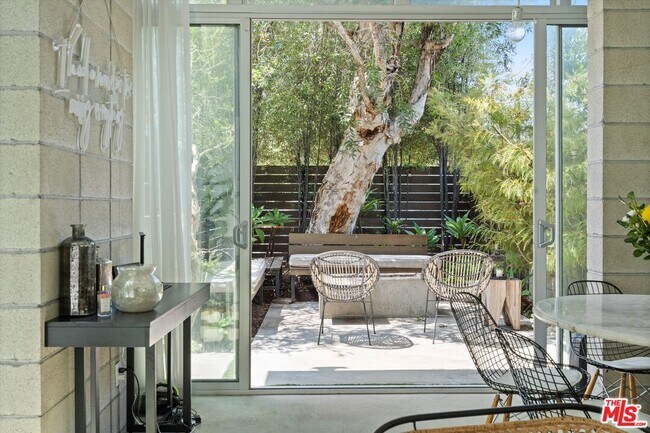 Building Photo - 720 Brooks Ave