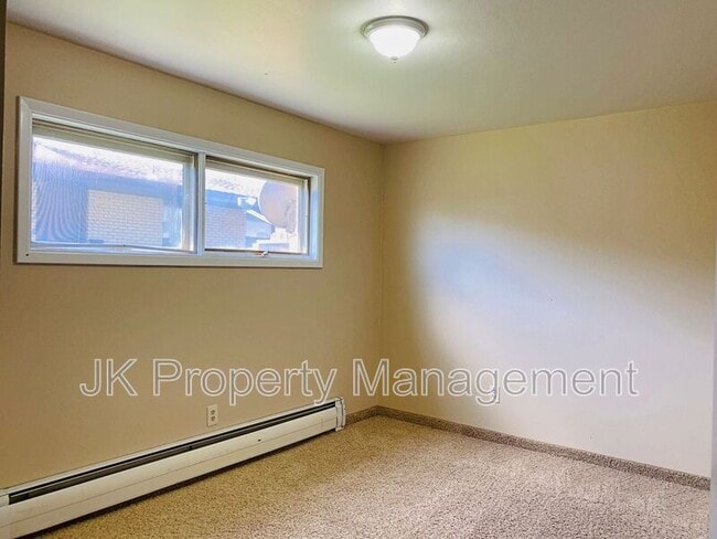 Building Photo - 2100 4th St NE