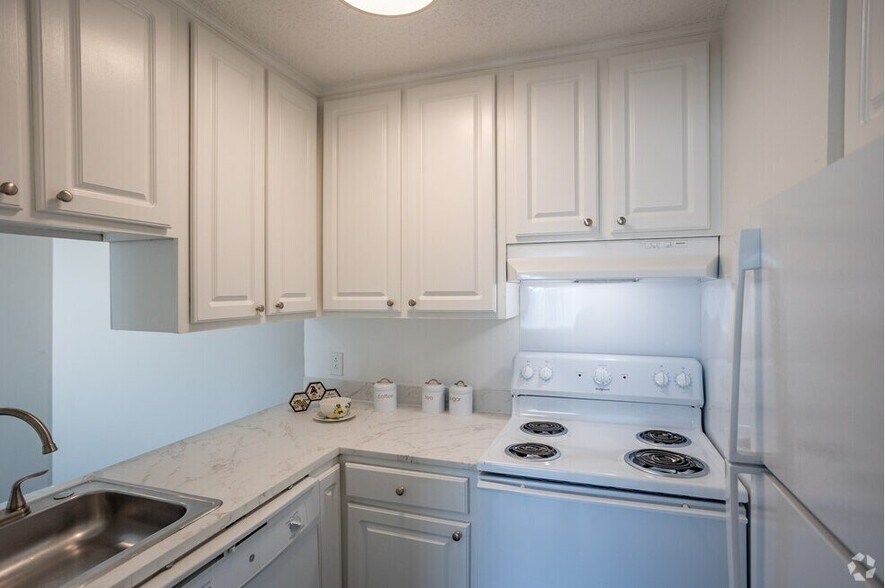 Building Photo - 1005 Hickory Hill Ln