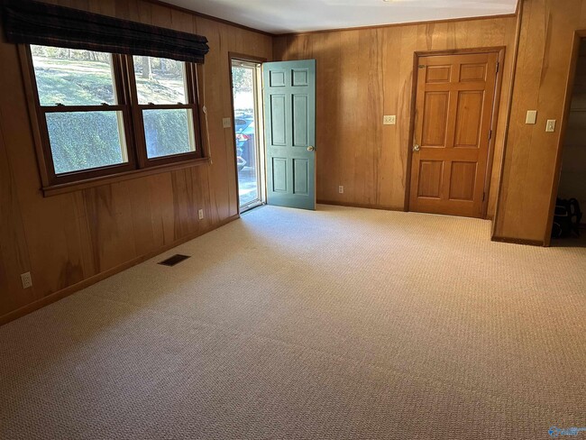 Building Photo - 102 Jones Valley Dr SW