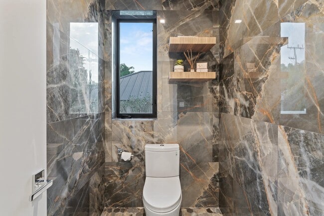 Building Photo - 214 28th St