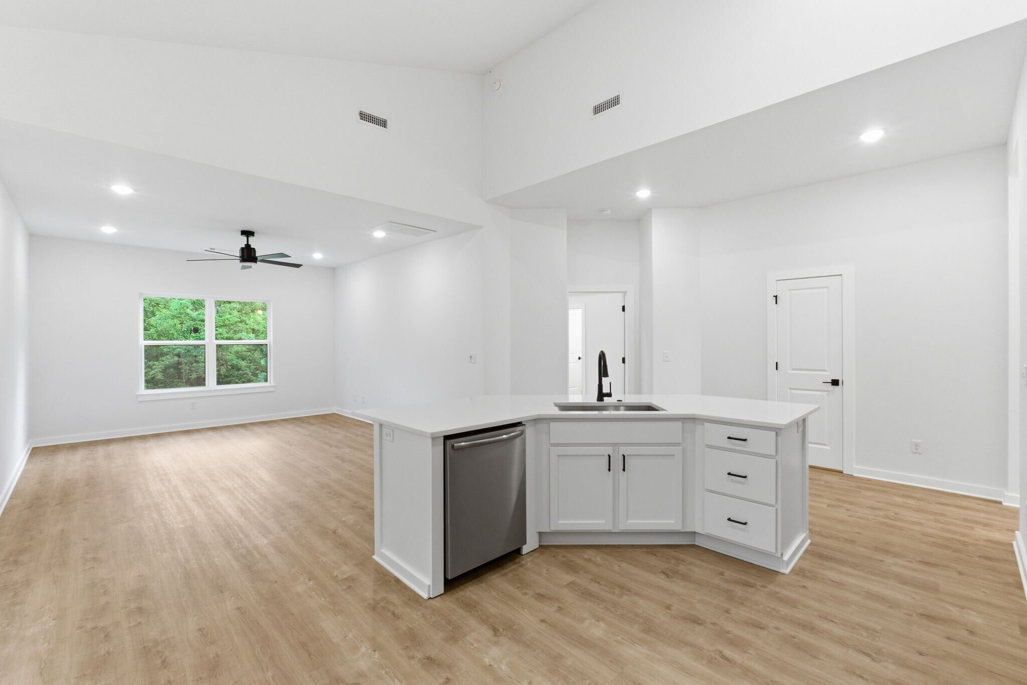 Building Photo - 5 St Asaph Dr