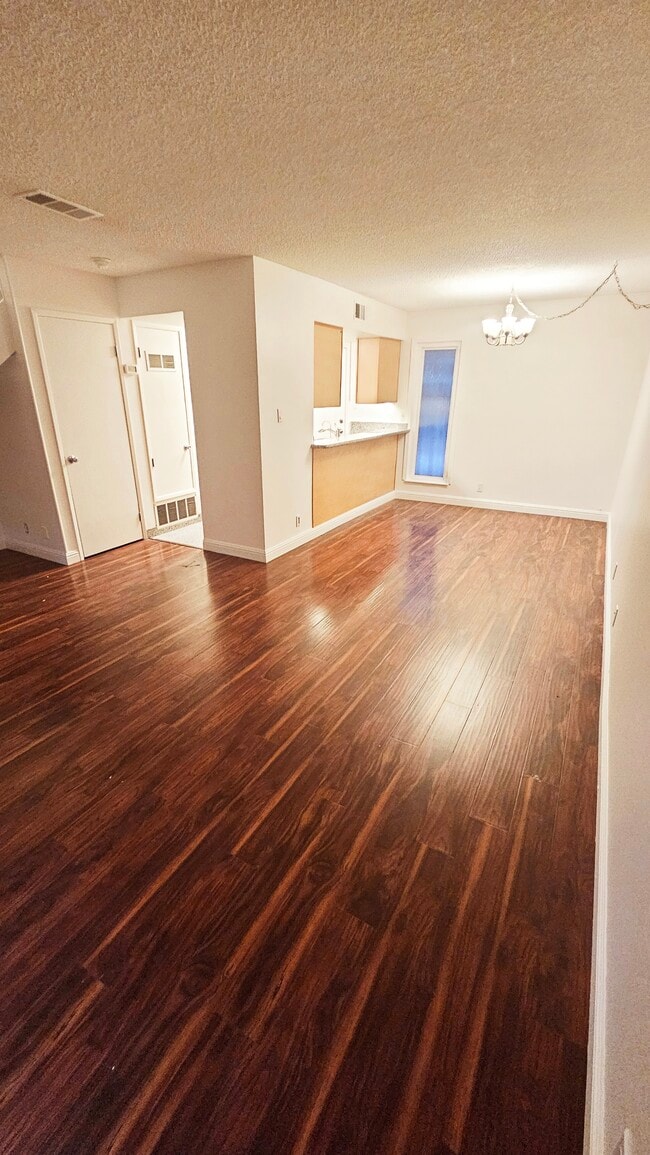 Building Photo - 5516 Roundtree Dr