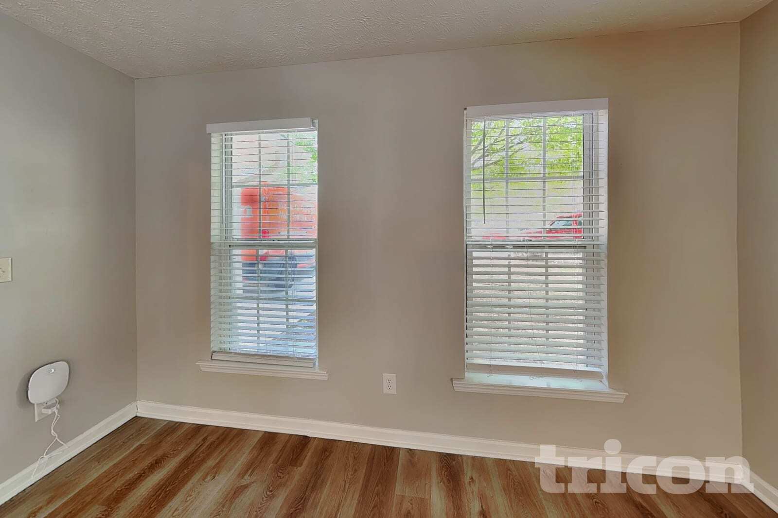 Building Photo - 9598 Lakeview Cir