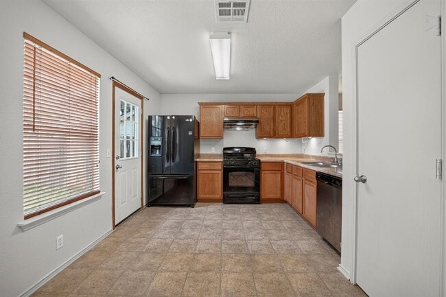Building Photo - 2412 Kale Dr