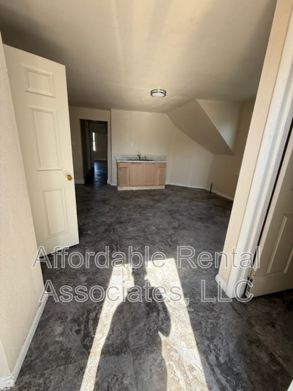 Building Photo - 2015 W Greenfield Ave