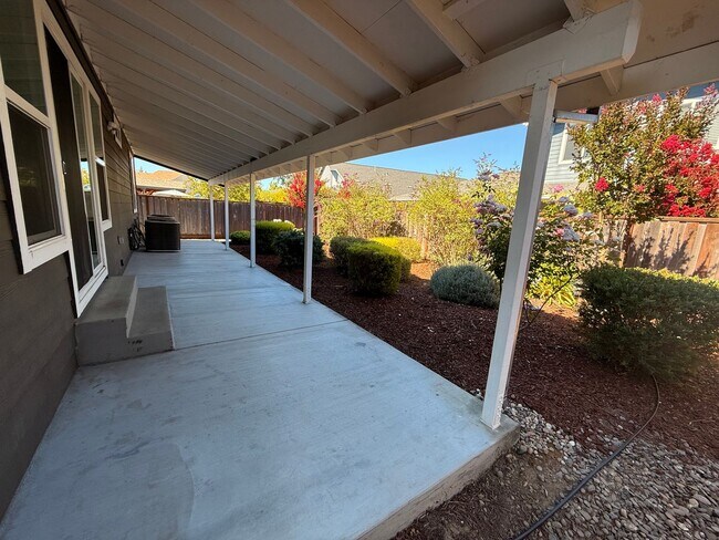 Building Photo - NEW PHOTOS! Two-level home located in Coff...