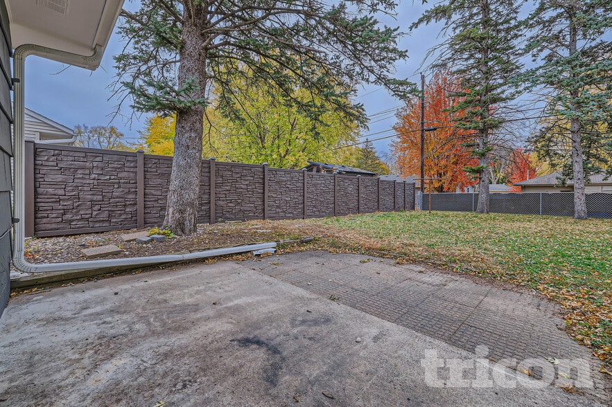 Building Photo - 4020 Nevada Ave N