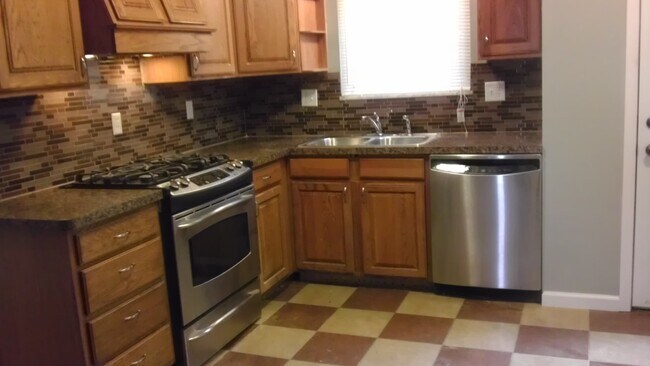 Building Photo - 2124 Seaforth Pl