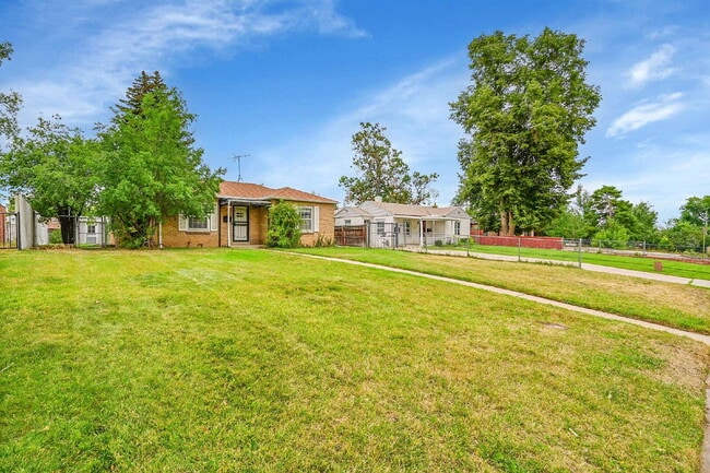 Building Photo - $2,695 - 3 Bed, 1 Bath Updated Home in Den...