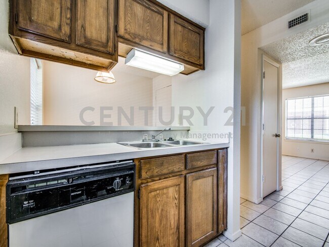 Building Photo - LAST 2 MONTHS RENT FREE!!! Great 2-Story 2/2.5 Condo Close to UNT For Rent!