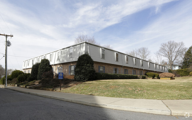 Primary Photo - 102 Furman Ave