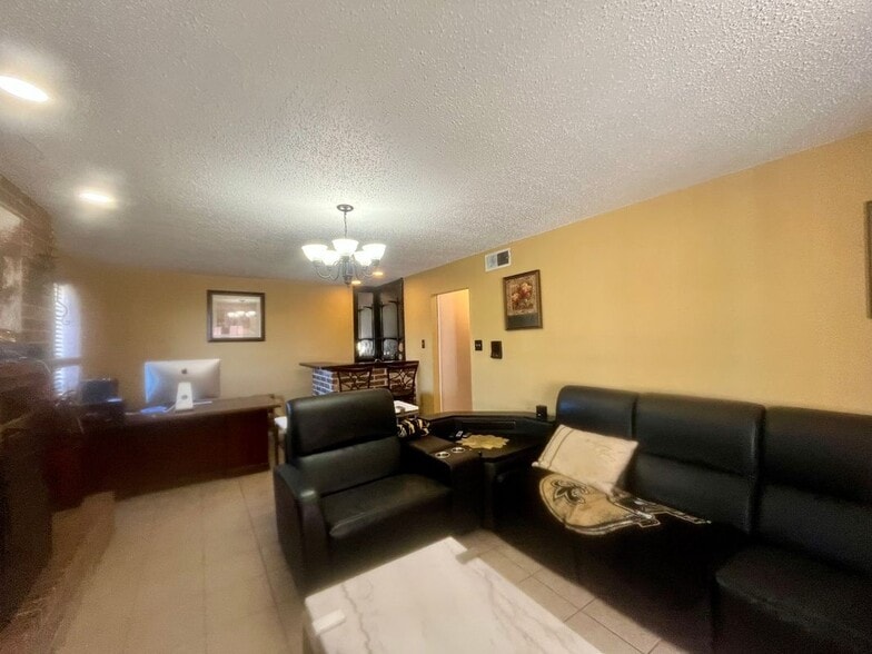 Building Photo - 4732 W Esplanade Ave