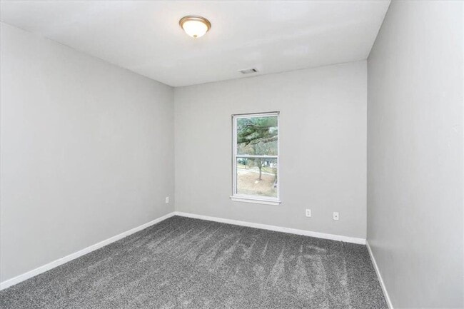 Building Photo - Spacious 5BR / 3BA Single-Family Home with Convenient City Access