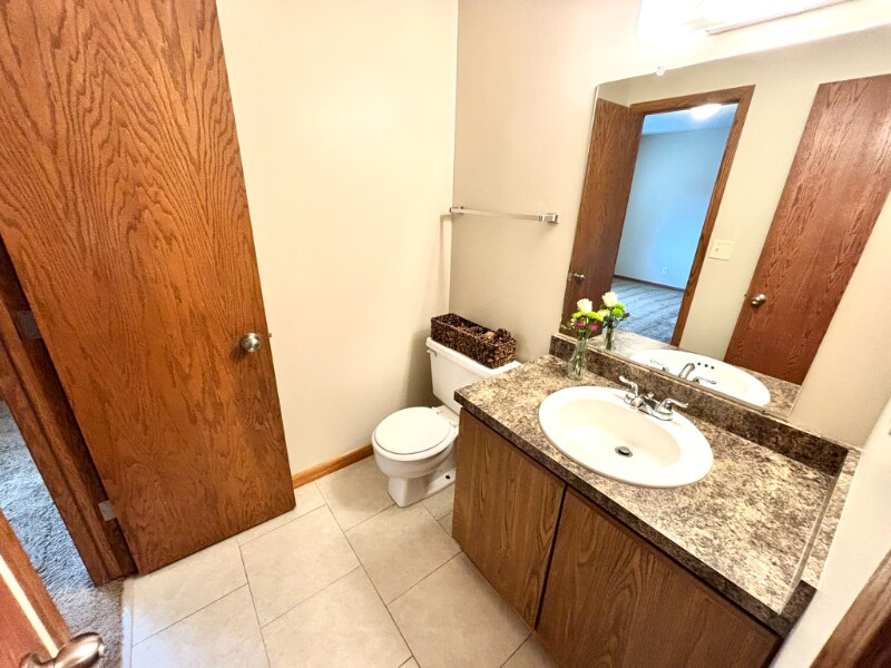 Building Photo - 5120 Emerald Dr