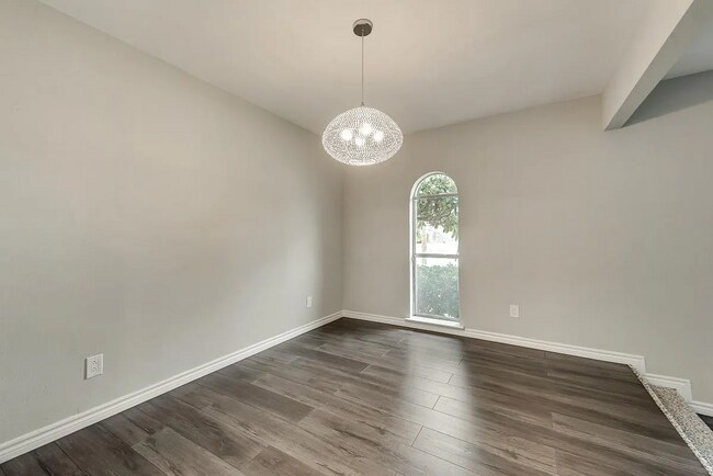 Building Photo - 5806 Everglade Rd