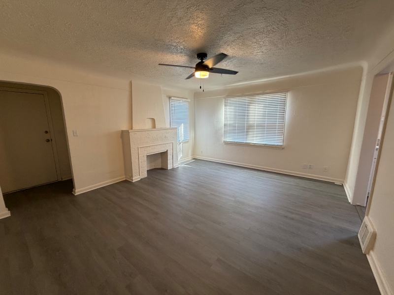 Building Photo - 820 Central Ave