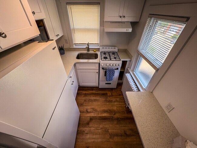 Building Photo - 8 Armonk St
