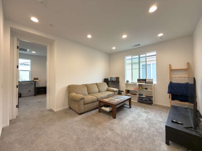 Building Photo - Spacious 4-Bed, 3-Bath Retreat on Malalenca Road in the Harvest Subdivision!