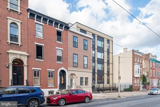 Building Photo - 1513 W Girard Ave