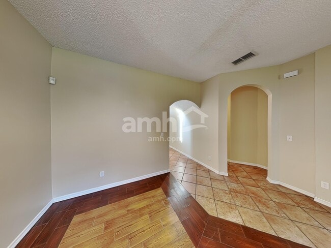Building Photo - 633 Prince Ln