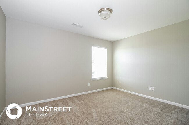 Building Photo - 2710 Pine Cove Dr SW