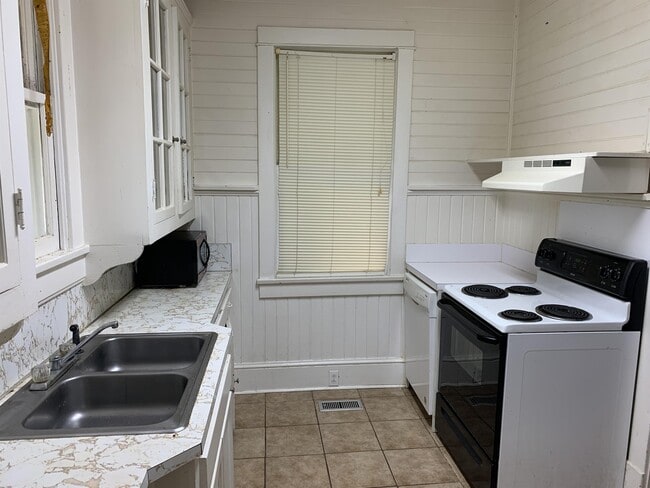 Building Photo - 313 S Brundidge St