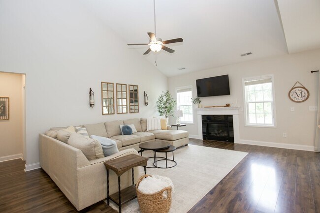 Building Photo - Gorgeous 4 bedroom home in Vass