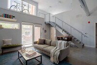 Building Photo - 450 E Market St