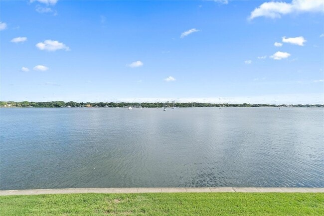 Building Photo - 165 Pompano Dr SE