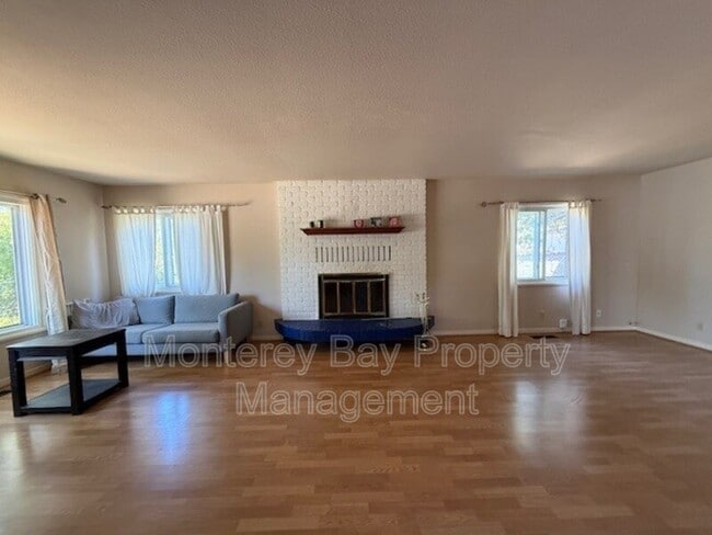 Building Photo - 22 Encina Ave