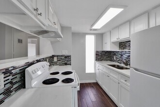 Building Photo - 7047 Bissonnet St