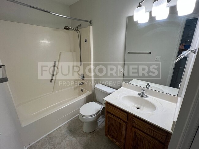 Building Photo - Beautful 2 Bedroom 2.5 Bath Townhouse