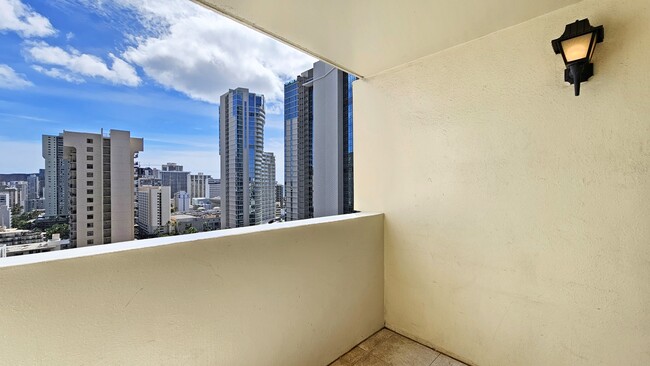 Building Photo - 2092 Kuhio Ave.