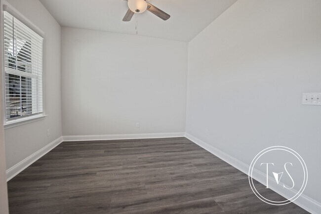 Building Photo - RATE DROP ALERT (was $3500/month) and SUMM...