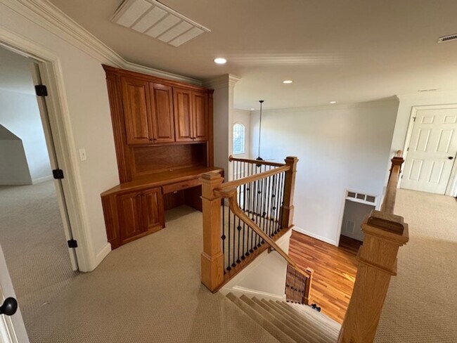 Building Photo - Eagle Ridge Golf Club!