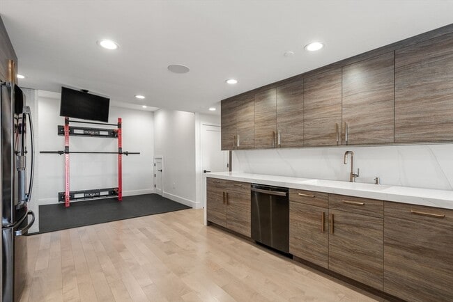 Building Photo - 65 Lake Ave