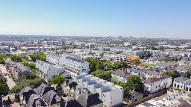 Building Photo - 5634 Dolores St