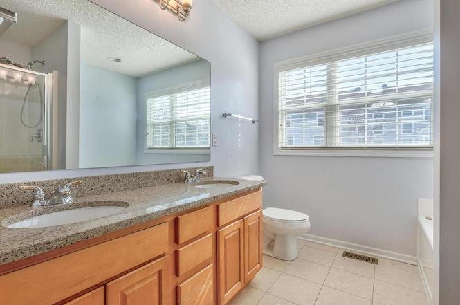 Building Photo - 15624 Lilac Dr