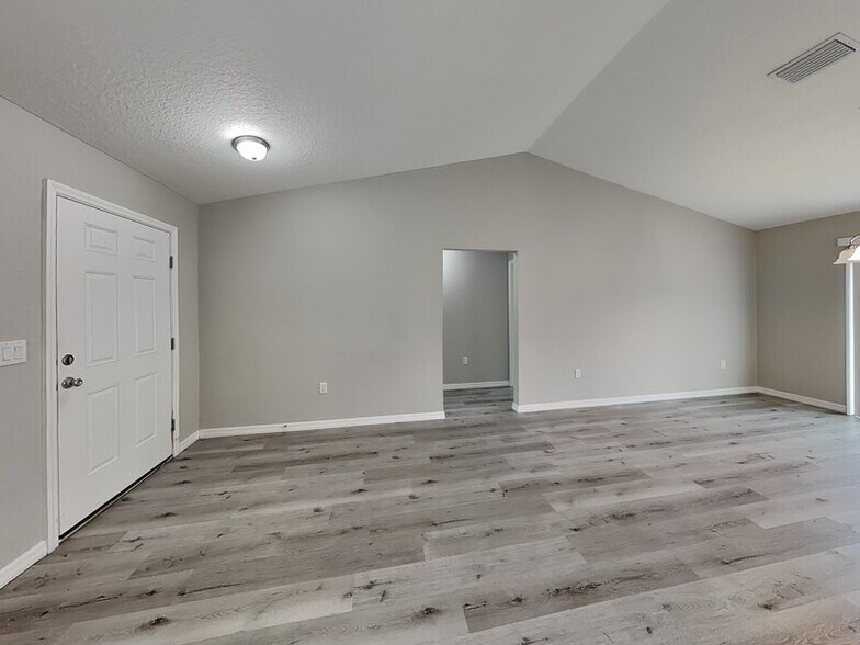 Building Photo - 3099 W Viking Ln