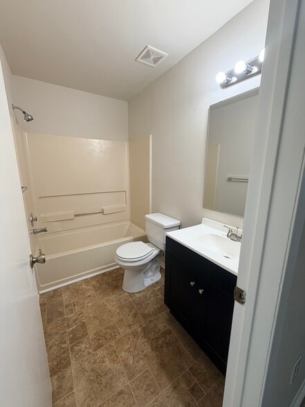 Building Photo - 504 Woodchip Rd