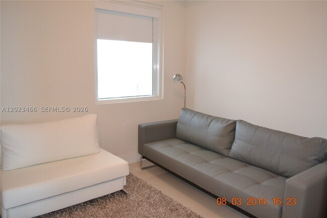 Building Photo - 2020 N Bayshore Dr